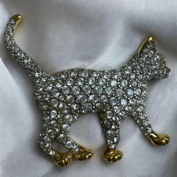 Swarovski Signed Pave Austrian Crystal Cat Brooch with Emerald Green Eye - Picture 1 of 7
